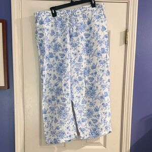 Charter Club White and Light Blue Floral Capri Pants